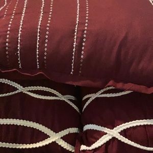 2 SETS OF ACCENT PILLOWS